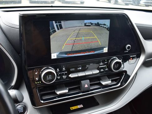 Used 2023 Toyota Highlander Limited FWD image 48