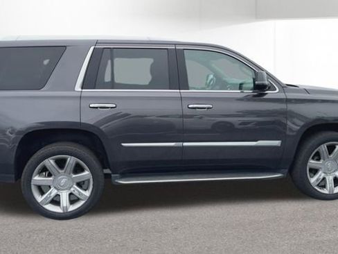 Used 2018 Cadillac Escalade Premium Luxury AWD/4WD image 10