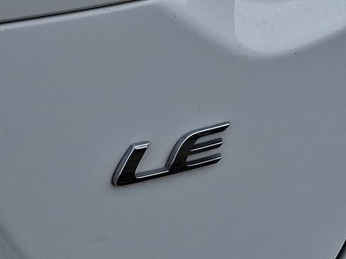 Used 2022 Toyota Corolla LE FWD image 31