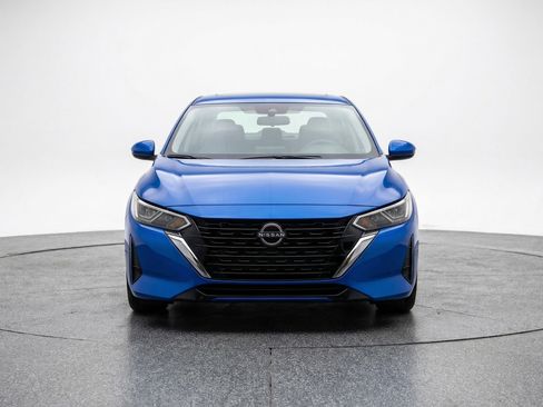 Used 2025 Nissan Sentra SV FWD image 2