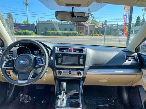 Used 2018 Subaru Outback 2.5i AWD/4WD image 3