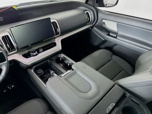 New 2026 Ford Expedition Active image 11