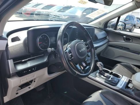 Used 2022 Kia Carnival LX FWD image 20