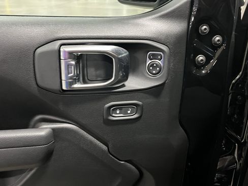New 2025 Jeep Gladiator Sport AWD/4WD image 18