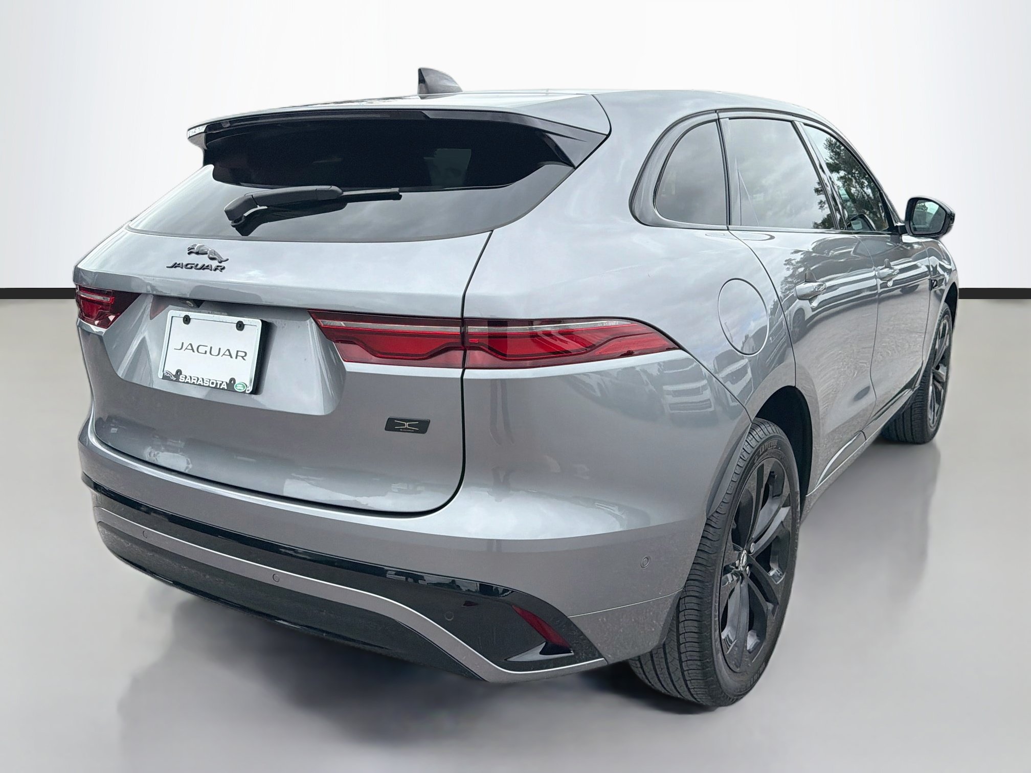 Used 2026 Jaguar F-PACE R-Dynamic S AWD/4WD image 5