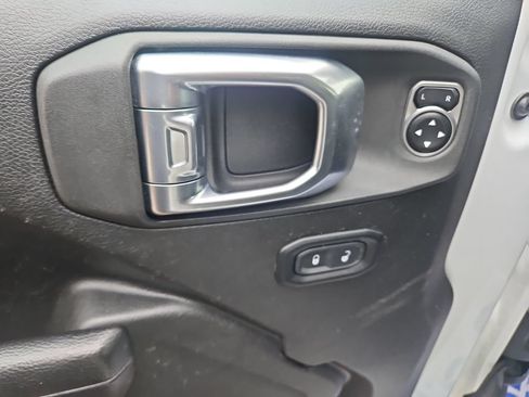 Used 2024 Jeep Wrangler Unlimited Rubicon AWD/4WD image 11