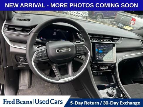 Used 2023 Jeep Grand Cherokee L Altitude image 11