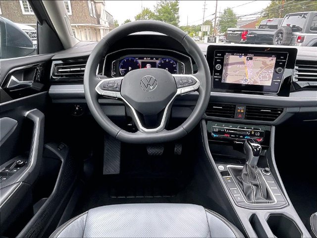 Used 2026 Volkswagen Jetta SEL FWD image 13