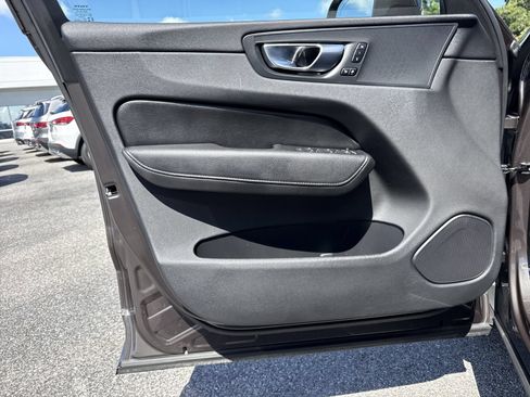 Used 2022 Volvo XC60 B5 Momentum w/ Climate Package FWD image 32