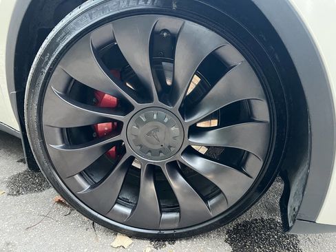 Used 2021 Tesla Model Y Performance image 36