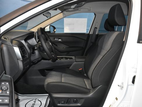 New 2026 Nissan Rogue SV w/ Cold Weather Package FWD image 5