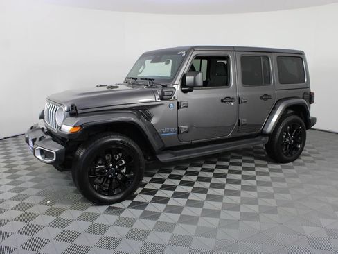 Used 2025 Jeep Wrangler Unlimited Sahara AWD/4WD image 2