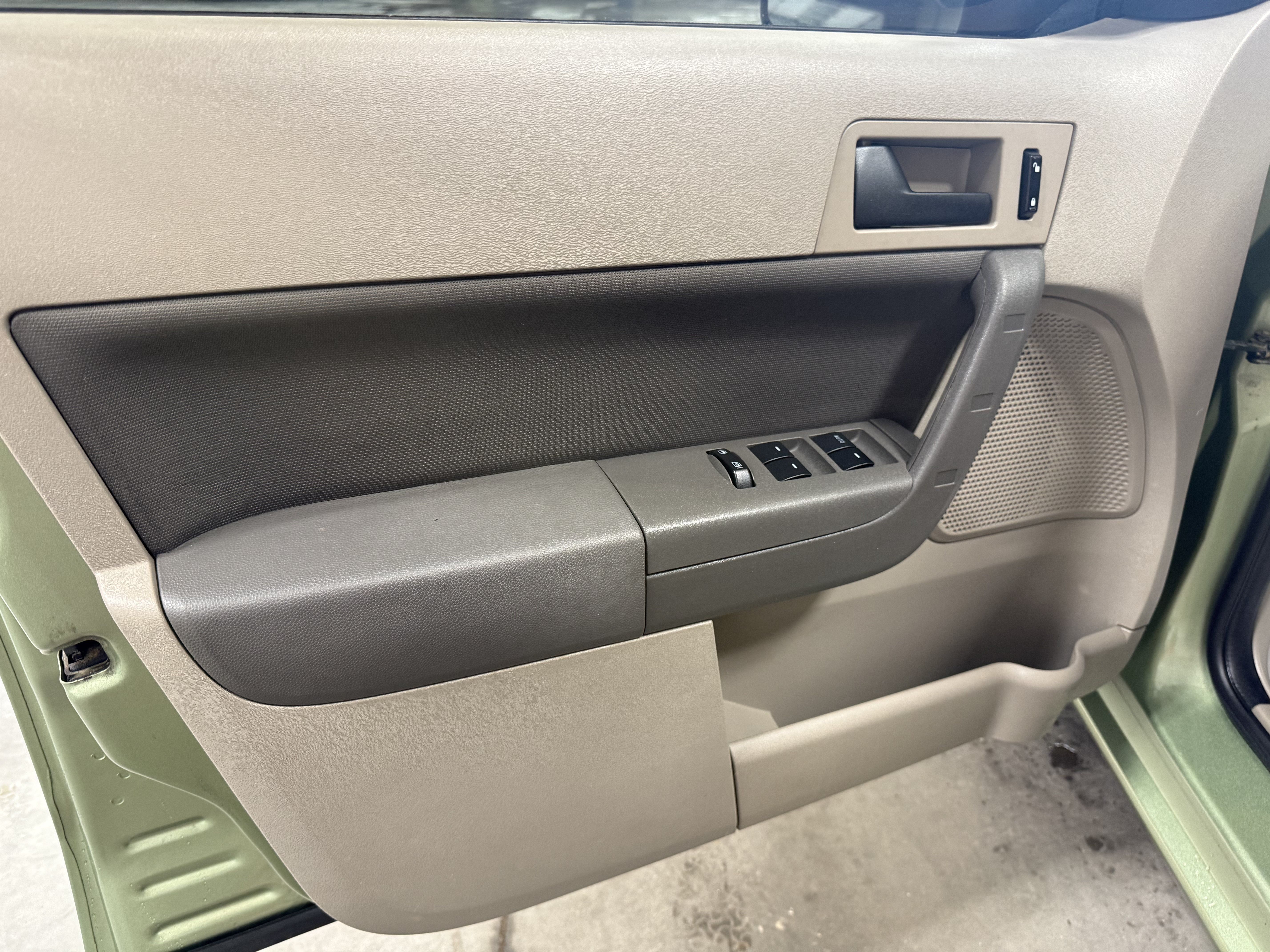 Used 2008 Ford Focus Sedan FWD image 17