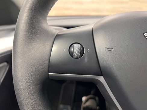Used 2023 Tesla Model Y Performance AWD/4WD image 8