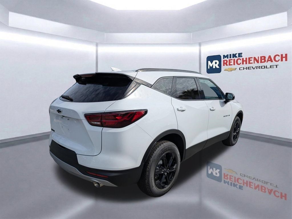 New 2025 Chevrolet Blazer LT w/ Midnight/Sport Edition FWD image 5