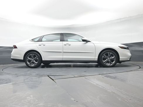 Used 2023 Honda Accord EX image 35