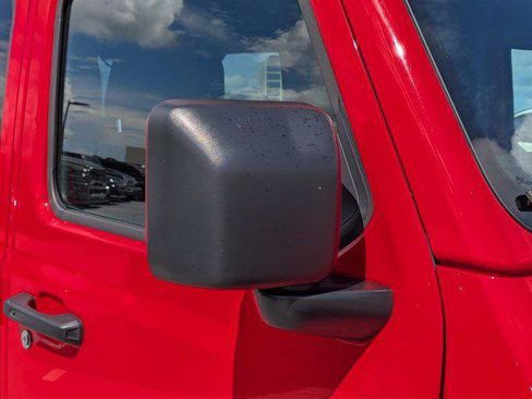 Certified 2025 Jeep Wrangler Unlimited Rubicon AWD/4WD image 13