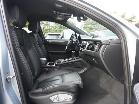 Used 2022 Porsche Macan image 30