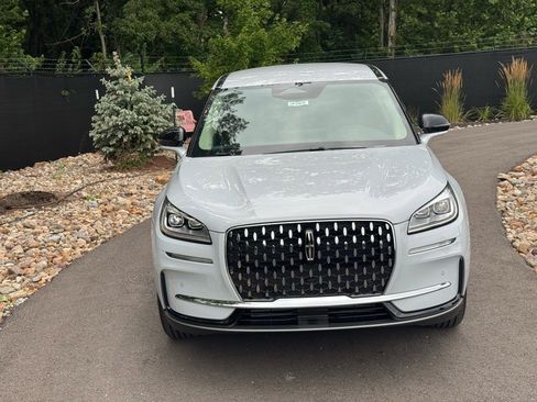 New 2025 Lincoln Corsair Reserve image 8