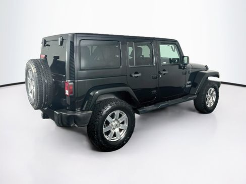 Used 2017 Jeep Wrangler Unlimited Sahara w/ Connectivity Group AWD/4WD image 9