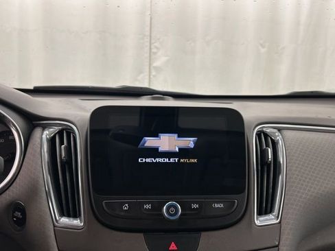 Used 2017 Chevrolet Malibu LT image 13