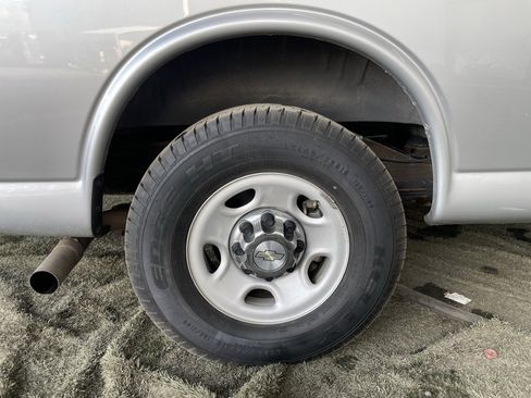 Used 2016 Chevrolet Express 3500 LT w/ LT Preferred Equipment Group image 10