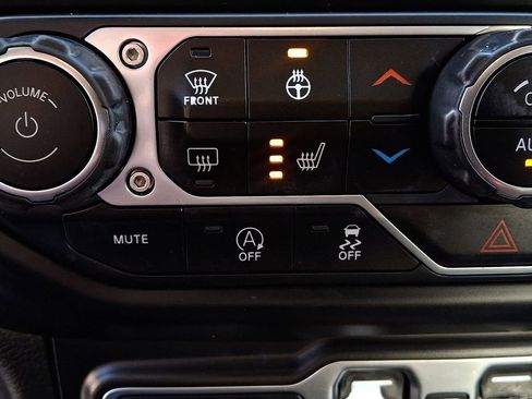 Used 2021 Jeep Wrangler Unlimited Sahara AWD/4WD image 27