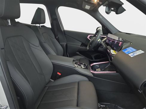 Used 2025 BMW X3 xDrive30i w/ Premium Package image 11