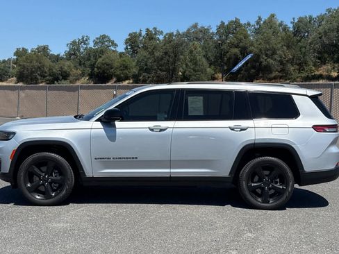 Used 2024 Jeep Grand Cherokee L Limited w/ Black Appearance Package AWD/4WD image 6