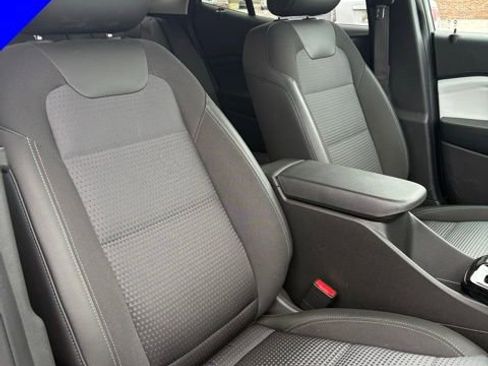 Used 2025 Chevrolet Trax LT image 27