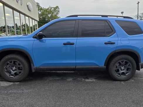 Used 2024 Honda Pilot TrailSport image 2