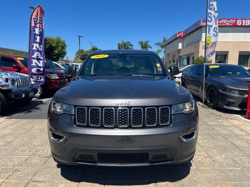 Used 2021 Jeep Grand Cherokee Laredo RWD image 5