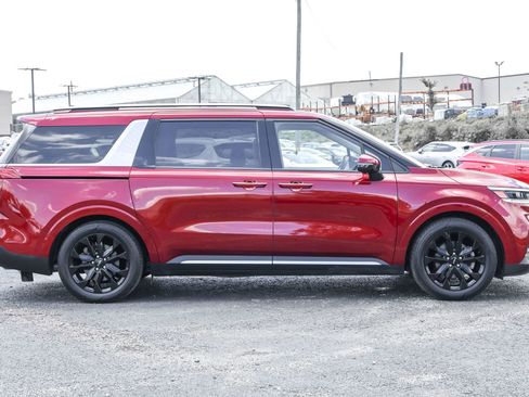 Used 2023 Kia Carnival SX image 13