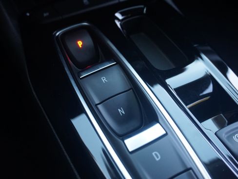 Used 2022 Chevrolet Bolt EUV Premier w/ Launch Edition image 32