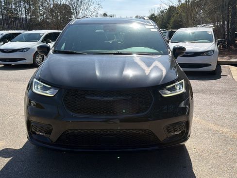 New 2026 Chrysler Pacifica Select image 3