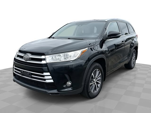 Used 2017 Toyota Highlander XLE AWD/4WD image 1