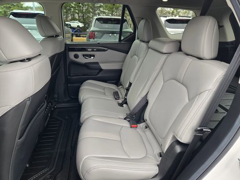 Used 2025 Honda Pilot Touring image 32