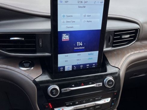 Used 2022 Ford Explorer Platinum w/ Equipment Group 601A image 13