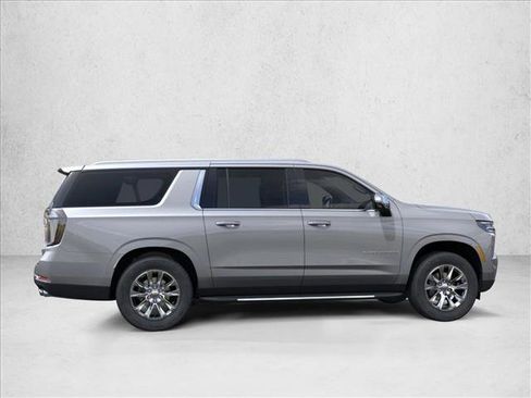New 2026 Chevrolet Suburban Premier image 5