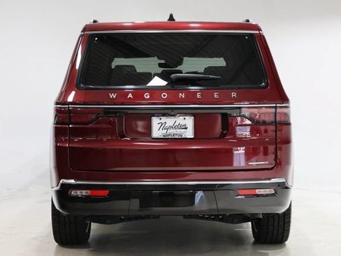 Used 2024 Jeep Wagoneer Series III w/ Premium Group I AWD/4WD image 6