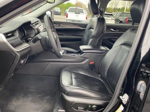 Used 2023 Jeep Grand Cherokee Limited AWD/4WD image 15