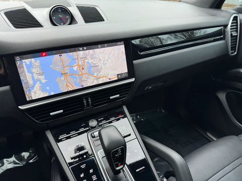 Used 2019 Porsche Cayenne image 33
