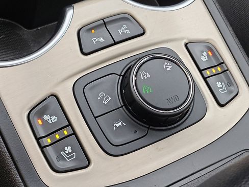 Used 2018 GMC Terrain Denali w/ Advanced Safety Package image 26