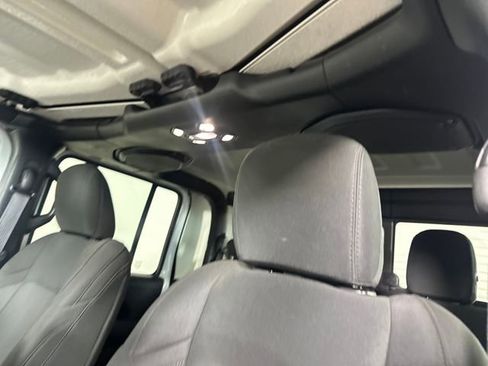 Used 2021 Jeep Gladiator Sport image 12