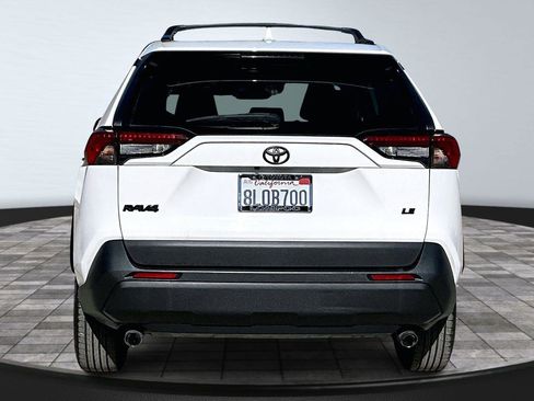 Used 2019 Toyota RAV4 LE image 4