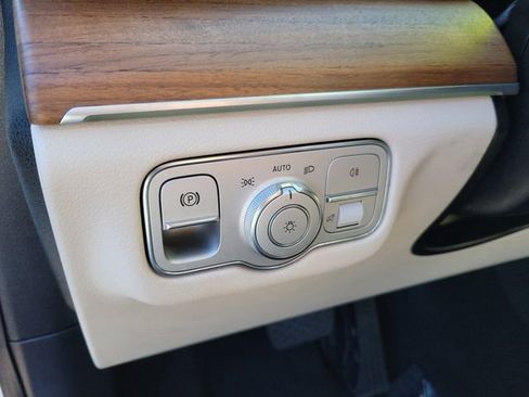 Used 2024 Mercedes-Benz GLE 450 4MATIC image 15