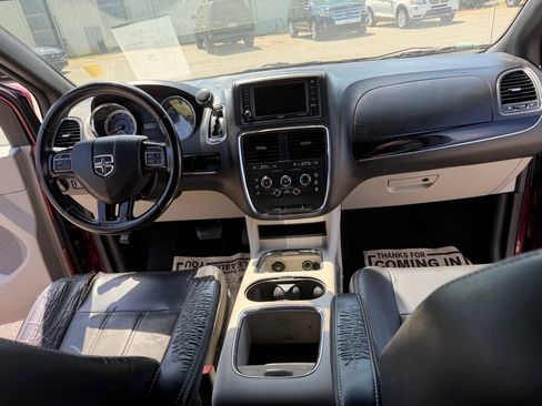 Used 2019 Dodge Grand Caravan SXT FWD image 21