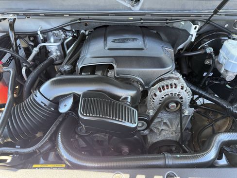 Used 2011 Chevrolet Suburban LT AWD/4WD image 29