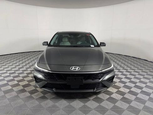 Used 2024 Hyundai Elantra Limited FWD image 2