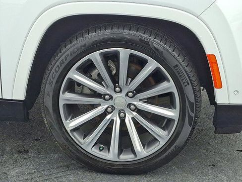 Used 2023 Jeep Grand Wagoneer Series II image 7